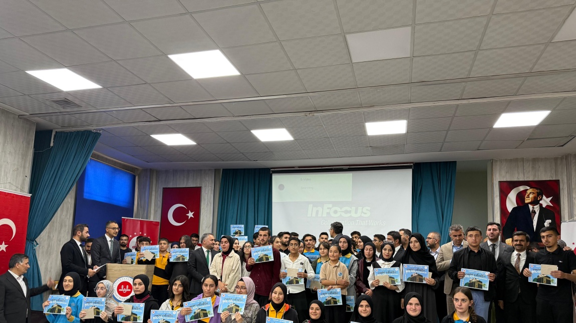 Umre Yolunda Büyük Başarı: İl 3.sü ve 11 Öğrenciyle Zirvedeyiz!